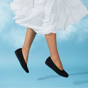 Vivaia Lightweight Square-Toe V-Cut Flats (Margot Walker) - Black